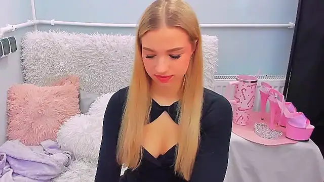 Snapshot of EvetteRose chatting on 8, 2, 2026 EvetteRose online show from 8, 2, 2026