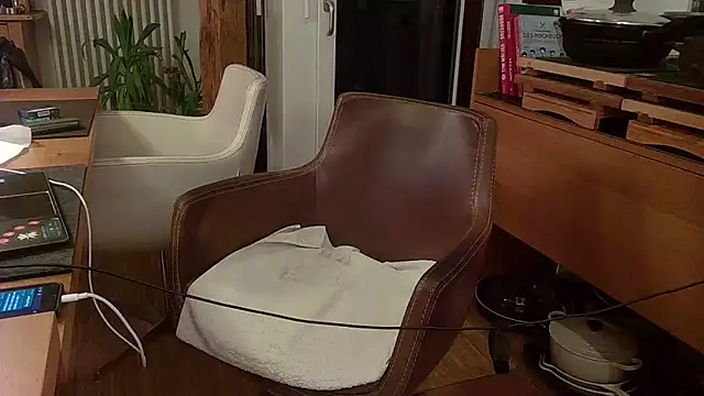 Snapshot of Unique_X_perience chatting on 4, 10, 2025 Unique X perience online show from 4, 10, 2025