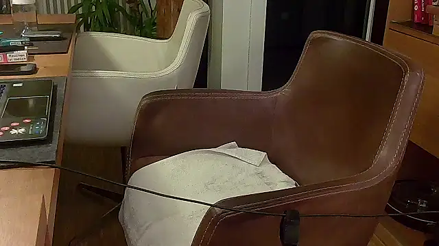 Snapshot of Unique_X_perience chatting on 5, 10, 2025 Unique X perience online show from 5, 10, 2025