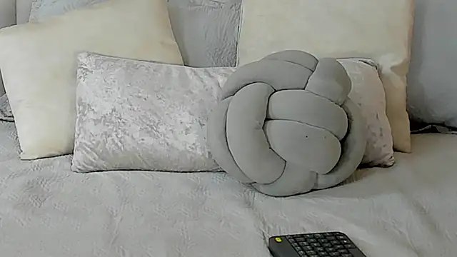 Snapshot of SamayRyann chatting on 7, 7, 2026 SamayRyann online show from 7, 7, 2026