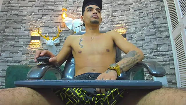 Snapshot of ariess_king chatting on 8, 11, 2025 ariess king online show from 8, 11, 2025