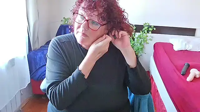 Snapshot of -Curvy- chatting on 1, 12, 2025 -Curvy- online show from 1, 12, 2025