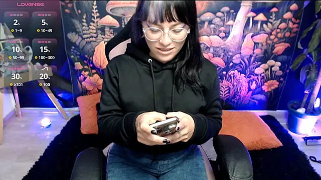 LunaBunny8 online show from 4, 11, 2025