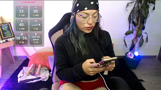 LunaBunny8 online show from 25, 11, 2025