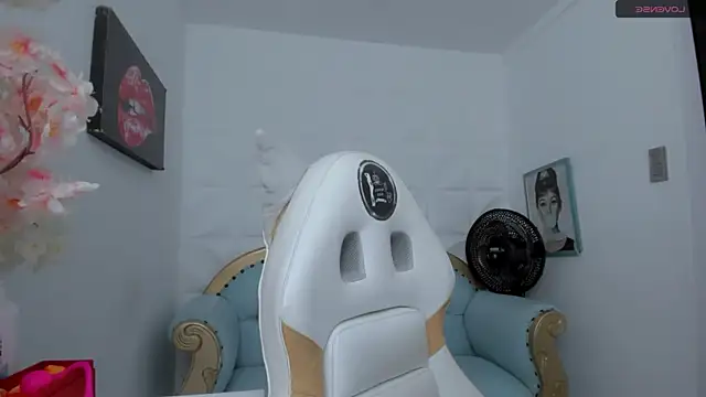 eimy skinny  online show from 31, 10, 2025