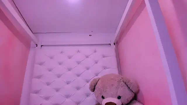 eimy skinny  online show from 15, 4, 2026