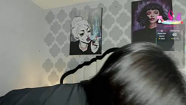 SarahMiler  online show from 27, 10, 2025