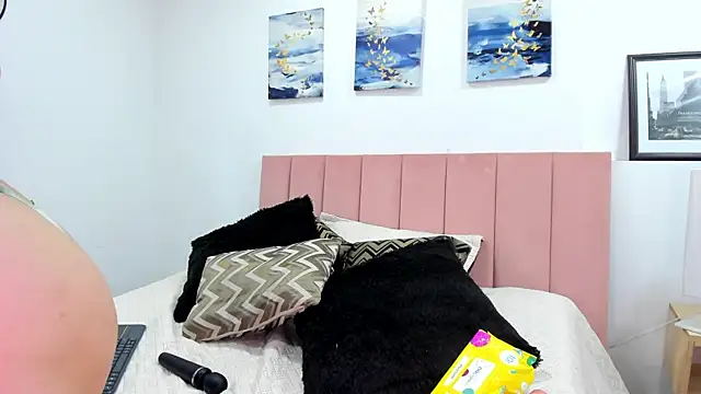 Snapshot of Maddy_Mills chatting on 23, 4, 2026 Maddy Mills online show from 23, 4, 2026