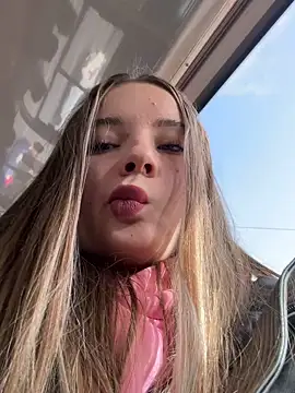 Snapshot of StephanieMur chatting on 5, 10, 2025 StephanieMur online show from 5, 10, 2025