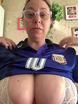 Snapshot of LupeLok chatting on 16, 7, 2026 LupeLok online show from 16, 7, 2026