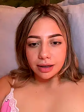 Snapshot of MissCat_ chatting on 9, 10, 2025 MissCat online show from 9, 10, 2025