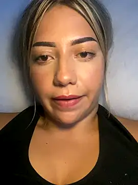 Snapshot of MissCat_ chatting on 25, 10, 2025 MissCat online show from 25, 10, 2025