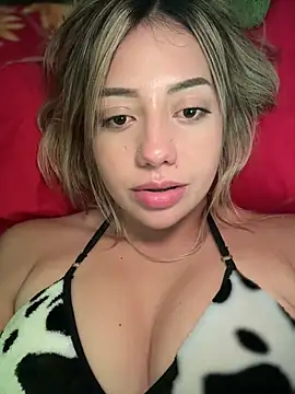 Snapshot of MissCat_ chatting on 16, 11, 2025 MissCat online show from 16, 11, 2025