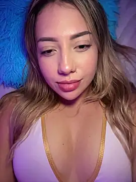 Snapshot of MissCat_ chatting on 20, 11, 2025 MissCat online show from 20, 11, 2025