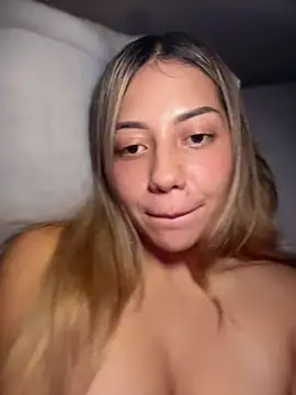 Snapshot of MissCat_ chatting on 30, 11, 2025 MissCat online show from 30, 11, 2025