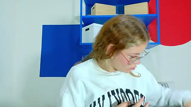Snapshot of BelaMiller_ chatting on 13, 10, 2025 BelaMiller online show from 13, 10, 2025