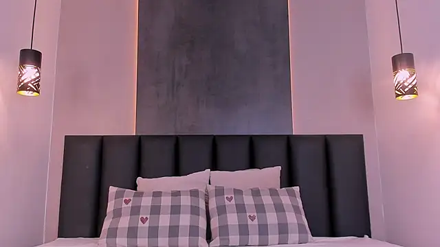 TiffValentinee  online show from 7, 10, 2025