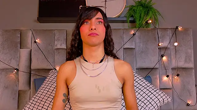 TiffValentinee  online show from 11, 11, 2025