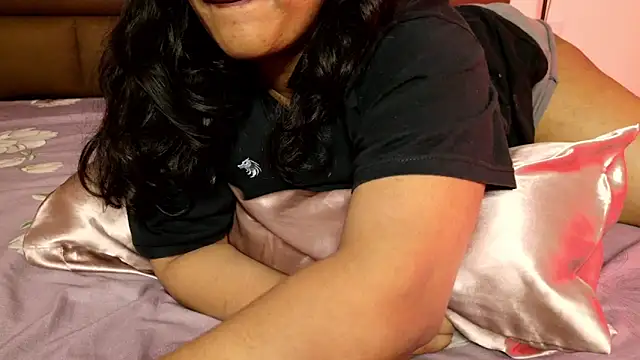 Snapshot of Gulaboo100 chatting on 27, 11, 2025 Gulaboo100 online show from 27, 11, 2025