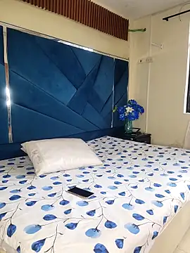 CrisMarulanda online show from 22, 11, 2025