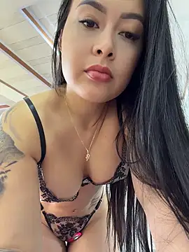 Snapshot of CrisMarulanda chatting on 8, 4, 2026 CrisMarulanda online show from 8, 4, 2026