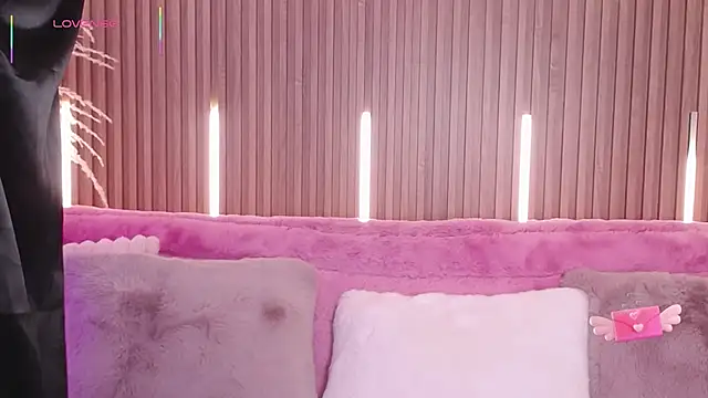 MylaDreams online show from 3, 10, 2025