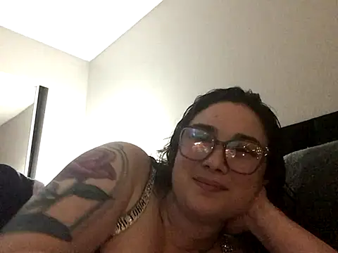 paigeycakes online show from 22, 11, 2025