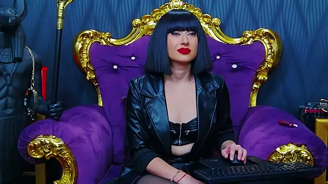 Snapshot of LaraMaeve chatting on 6, 10, 2025 LaraMaeve online show from 6, 10, 2025