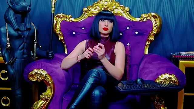 Snapshot of LaraMaeve chatting on 10, 10, 2025 LaraMaeve online show from 10, 10, 2025