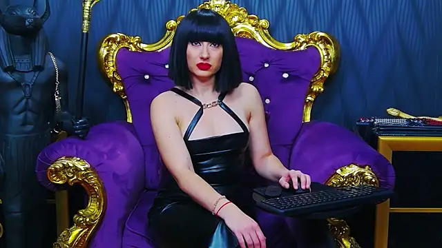 Snapshot of LaraMaeve chatting on 24, 10, 2025 LaraMaeve online show from 24, 10, 2025