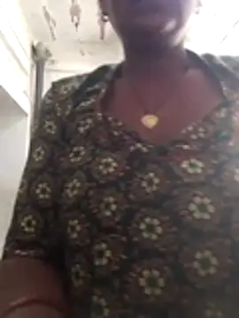 Snapshot of aunty_sumy chatting on 8, 11, 2025 aunty sumy online show from 8, 11, 2025