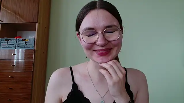 LooveELLYx online show from 8, 5, 2026