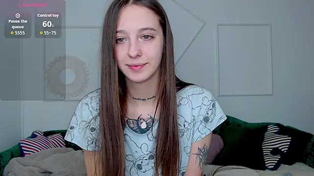 Snapshot of Little_cherryy__ chatting on 4, 10, 2025 Little cherryy online show from 4, 10, 2025