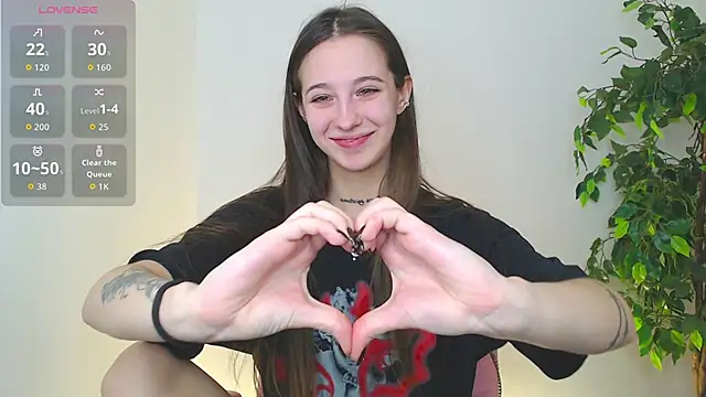 Snapshot of Little_cherryy__ chatting on 18, 10, 2025 Little cherryy online show from 18, 10, 2025