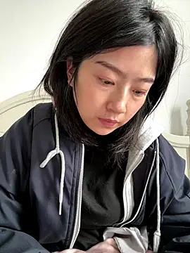 Snapshot of Olivia-l chatting on 26, 11, 2025 Olivia-l online show from 26, 11, 2025