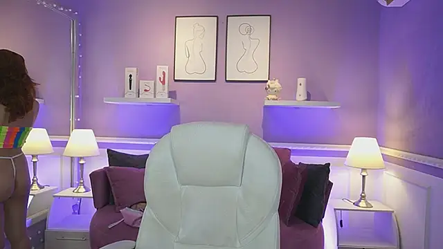 Snapshot of DahliaGrey chatting on 8, 11, 2025 DahliaGrey online show from 8, 11, 2025