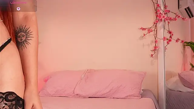 mili moon  online show from 12, 11, 2025