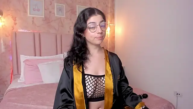 Snapshot of anntonella_watson chatting on 6, 10, 2025 anntonella watson online show from 6, 10, 2025