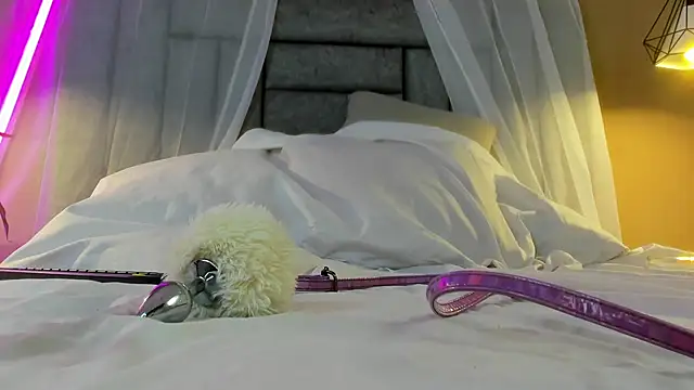 Brenda lot online show from 13, 11, 2025