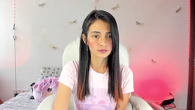 Snapshot of princessluna_19 chatting on 13, 10, 2025 princessluna 19 online show from 13, 10, 2025