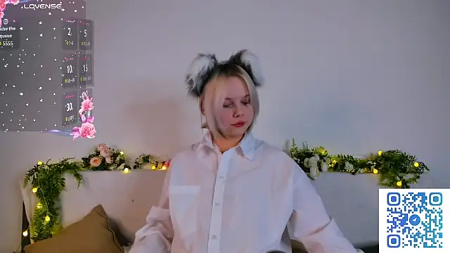 Snapshot of girlllsooft chatting on 23, 10, 2025 girlllsooft online show from 23, 10, 2025