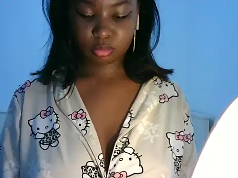 Snapshot of zoe215 chatting on 12, 6, 2026 zoe215 online show from 12, 6, 2026