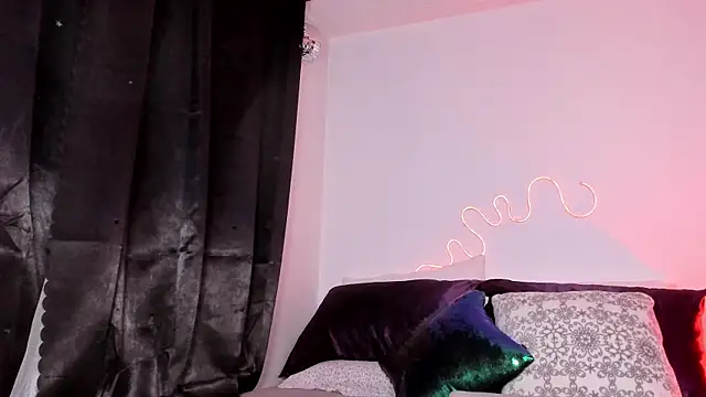 Londonttipton online show from 7, 4, 2026