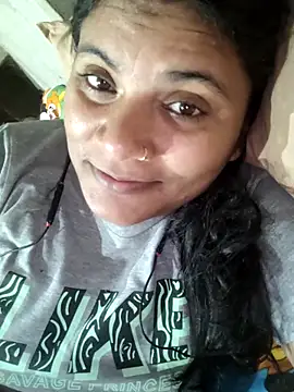 Snapshot of couple_71 chatting on 13, 11, 2025 couple 71 online show from 13, 11, 2025