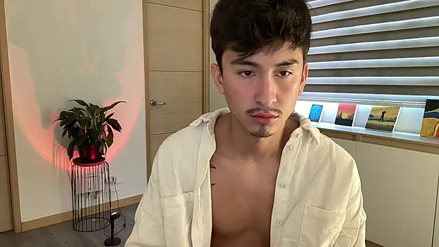 Snapshot of sweettaaron01 chatting on 15, 10, 2025 sweettaaron01 online show from 15, 10, 2025