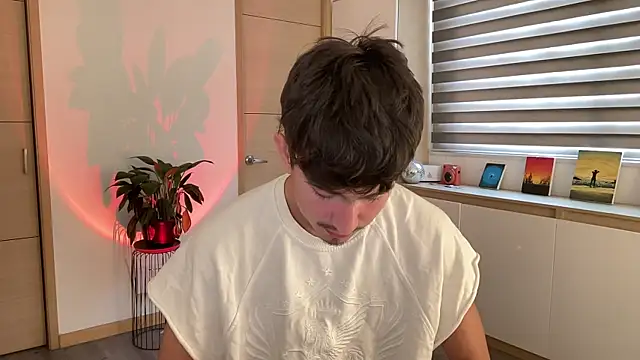 Snapshot of sweettaaron01 chatting on 17, 10, 2025 sweettaaron01 online show from 17, 10, 2025