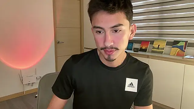 Snapshot of sweettaaron01 chatting on 10, 11, 2025 sweettaaron01 online show from 10, 11, 2025