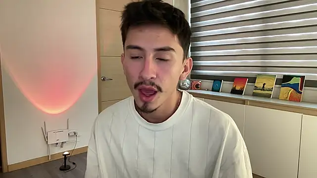 Snapshot of sweettaaron01 chatting on 14, 11, 2025 sweettaaron01 online show from 14, 11, 2025