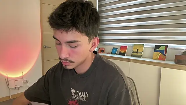 Snapshot of sweettaaron01 chatting on 20, 11, 2025 sweettaaron01 online show from 20, 11, 2025