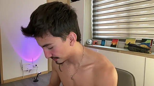 Snapshot of sweettaaron01 chatting on 24, 11, 2025 sweettaaron01 online show from 24, 11, 2025